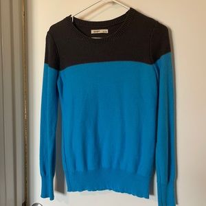 Two toned blue sweater